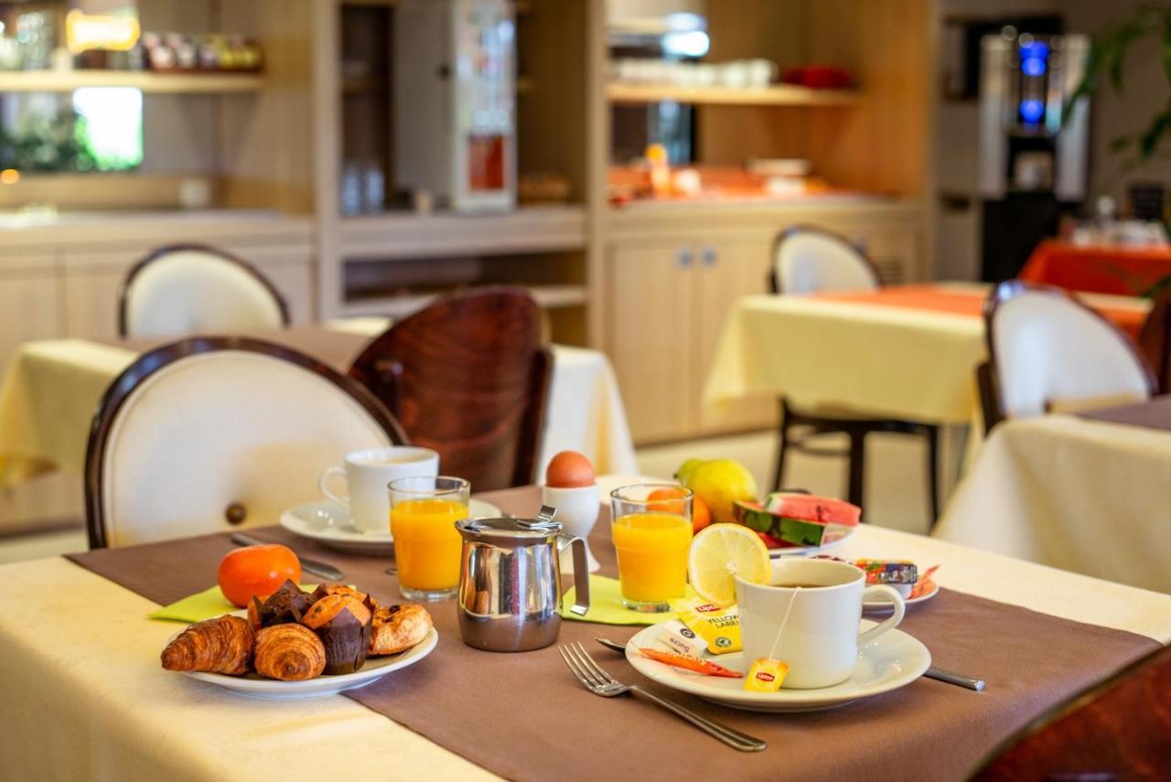 กีริอ๊าด ตูลุส บลาญัค แอร์พอร์ต Hotel บลานญัก ภายนอก รูปภาพ