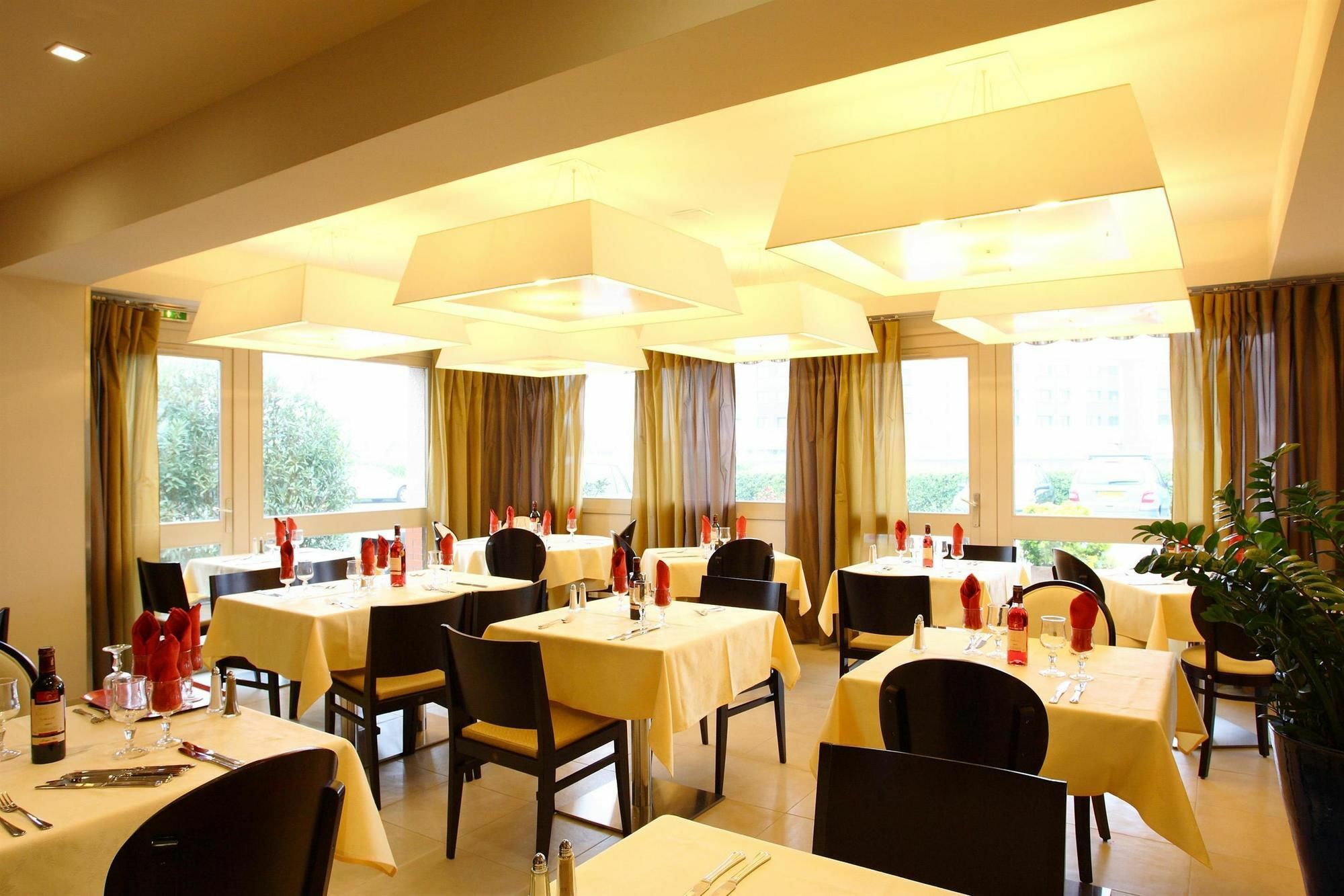กีริอ๊าด ตูลุส บลาญัค แอร์พอร์ต Hotel บลานญัก ภายนอก รูปภาพ