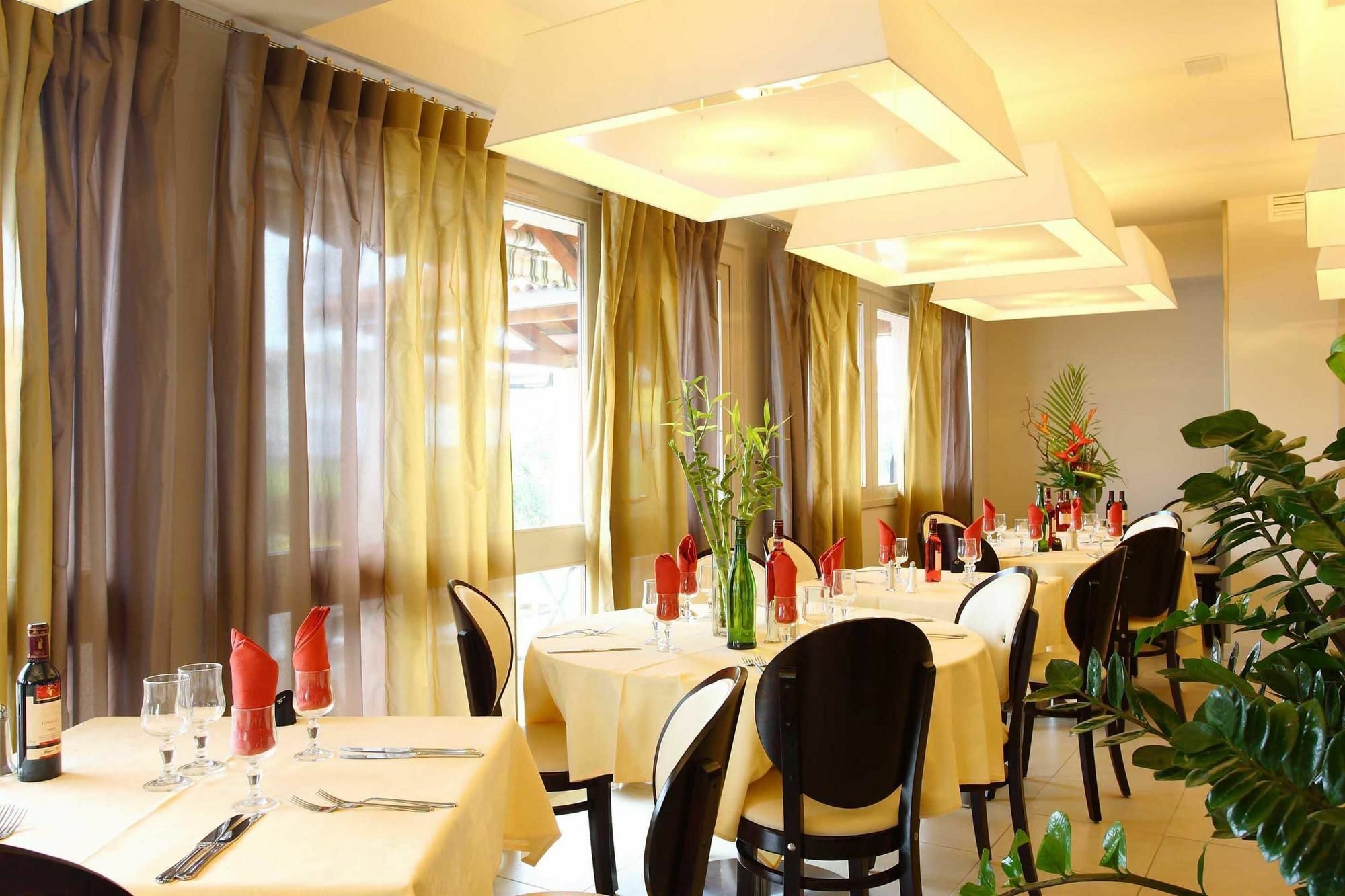 กีริอ๊าด ตูลุส บลาญัค แอร์พอร์ต Hotel บลานญัก ภายนอก รูปภาพ